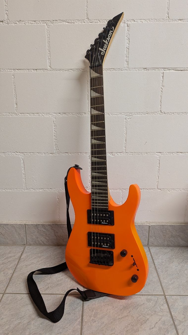 Jackson Strumenti musicali: Jackson JS1X E-Gitarre (mit Zubehör) – Usato da Remetschwil venduto da oli_dn7w 1