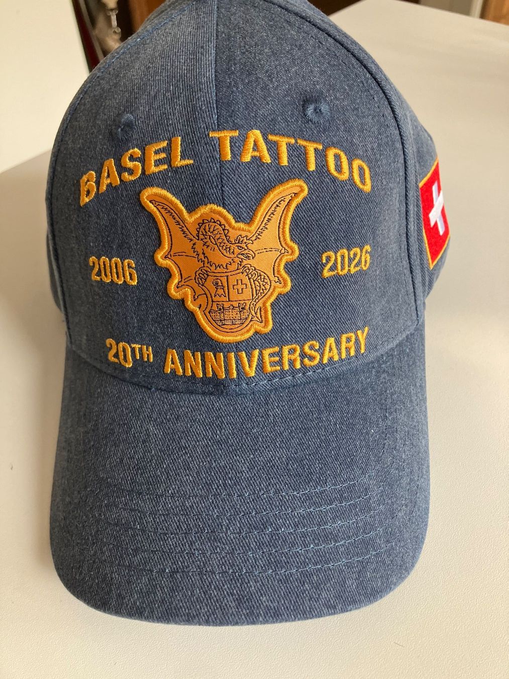 Autres vêtements & accessoires: Basel Tattoo Cape Neu Jubiläumsausgabe – Neuf avec emballage d'origine à Bättwil par Profi44