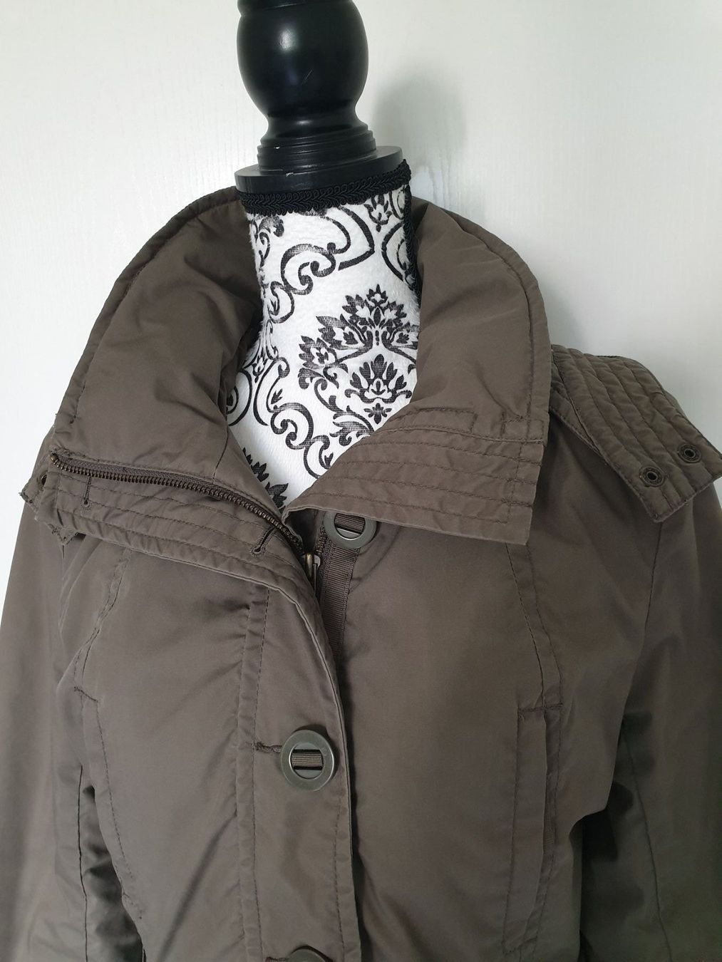 H&M Giacche: leichte Jacke khaki Gr. 38 – Usato da Lohn SH venduto da Svalmi