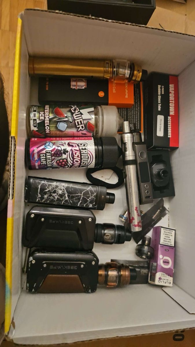 Autres tabacs: 6 vapes + more – D'occasion à Basel par TyraTroll 1
