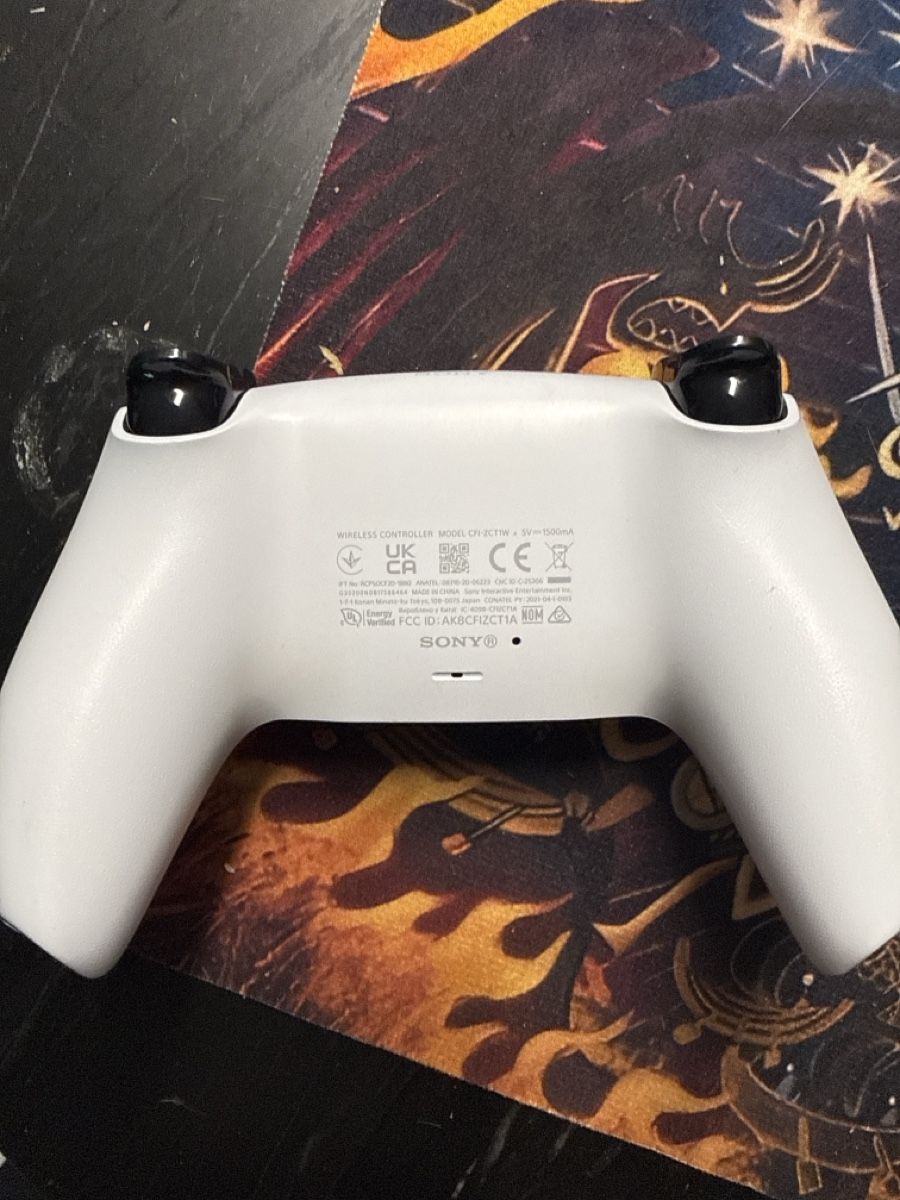 Manettes: Sony DualSense Wireless Controller PS5 guter Zustand – D'occasion à Müllheim Dorf par gom_wv8k 1