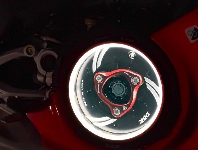 Ducati Toutes les pièces détachées moto: DBK Kupplungsdeckel LED Ducati Panigale V4 – Neuf (Voir description) à Frauenfeld par Moto77_AG 1