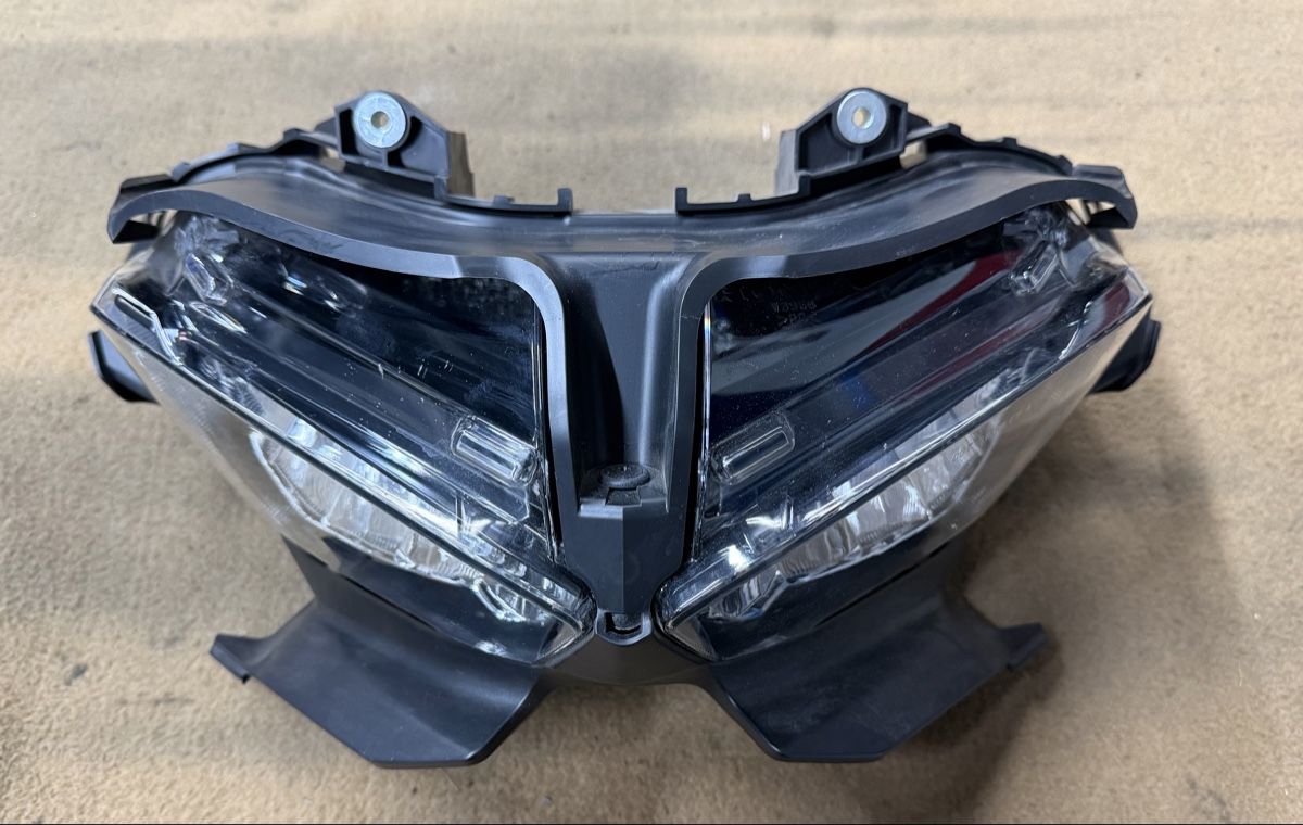 Honda Fari: Scheinwerfer Honda CBR1000R SP1 SC77 W3966 – Usato da Naters venduto da Kev1998 1