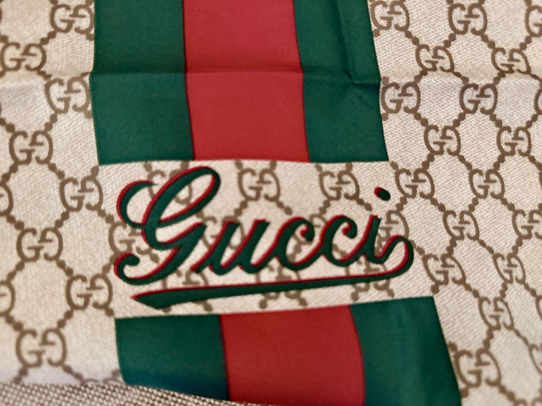 Gucci Foulard & Sciarpe: GUCCI Foulard – Usato da Genève venduto da mar_g5r2