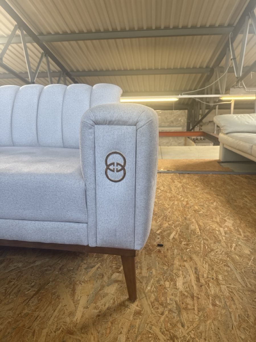 Sofas: Ecksofa hellgrau mit Logoapplikationen Zustand gut – Neuf (Voir description) à Dietikon par zin_ld8v 3
