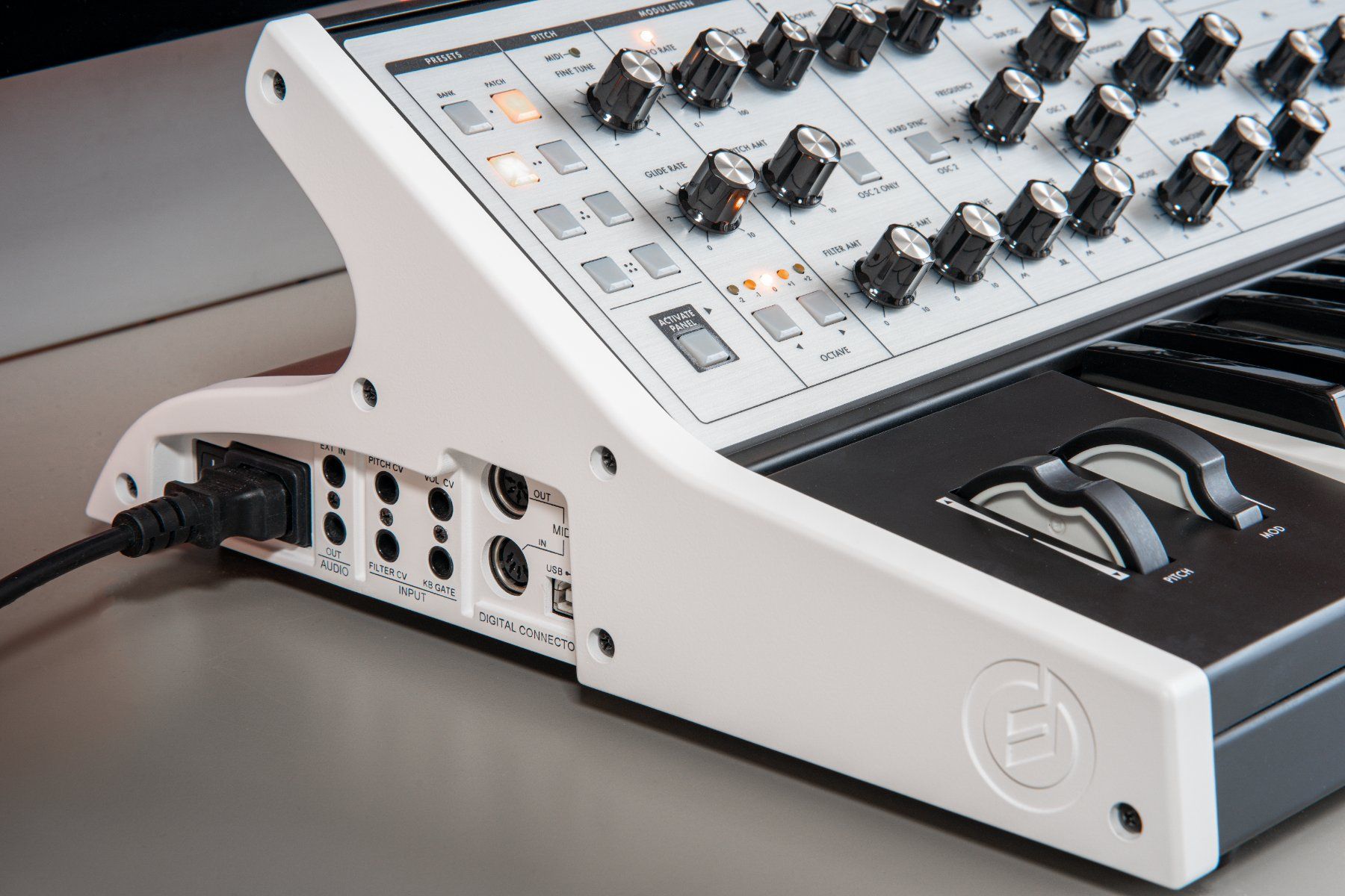 Moog Instruments de musique: Moog Sub Phatty im einzigartigen Design – D'occasion à Wallisellen par ZoltanRakosi 4