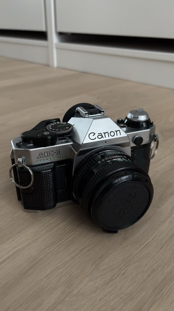 Canon Appareil photo: Canon AE-1 Program Analogkamera mit Zubehör – D'occasion à Güttingen par michellebauer 1