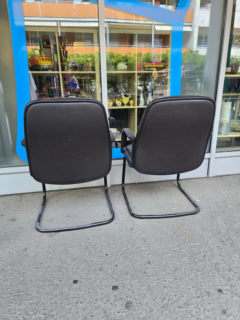 Stühle: Bürostühle massiv 2 Stk., Leder – Gebraucht aus Zofingen von Loop_ReSale 4