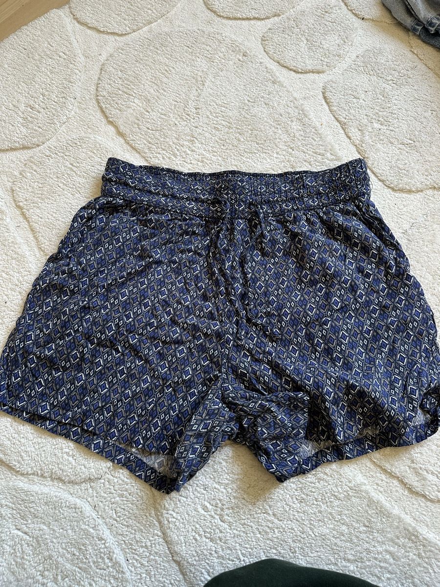 Pantalons: gemusterte Shorts – D'occasion à Basel par ronjalg