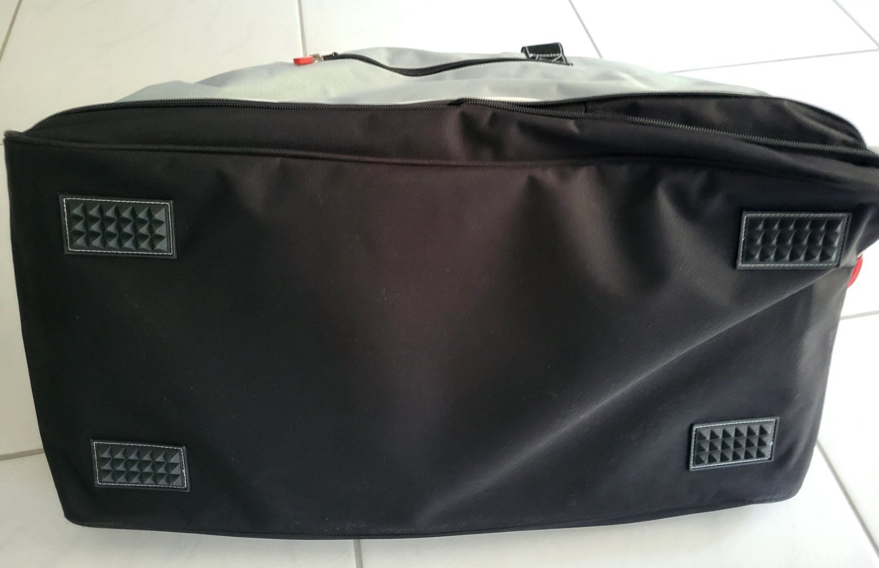 Borse: Sport- oder Reisetasche grau schwarz (seitliches Schuhfach) – Usato da Eschlikon TG venduto da Hirzliblick 4