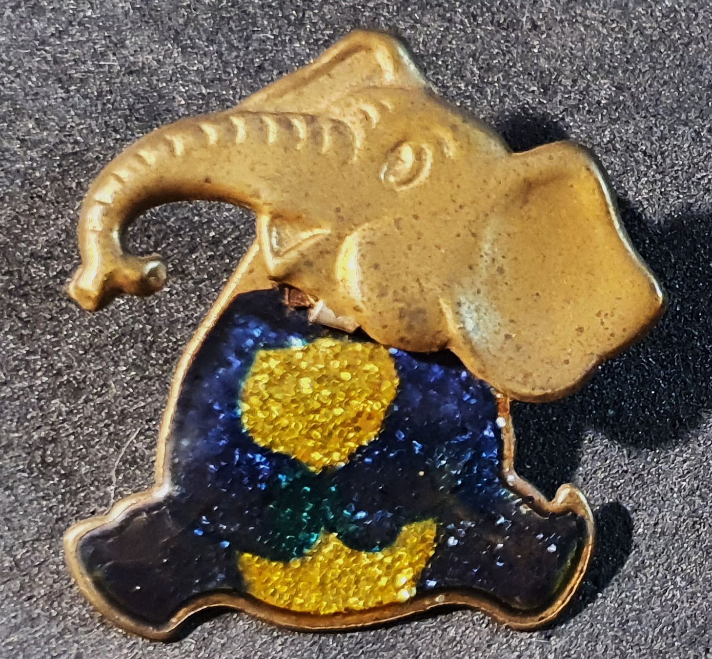 Placchette & Badge: BB245 - Pin Elefant – Usato da Reinach BL venduto da Boston-Verkauf