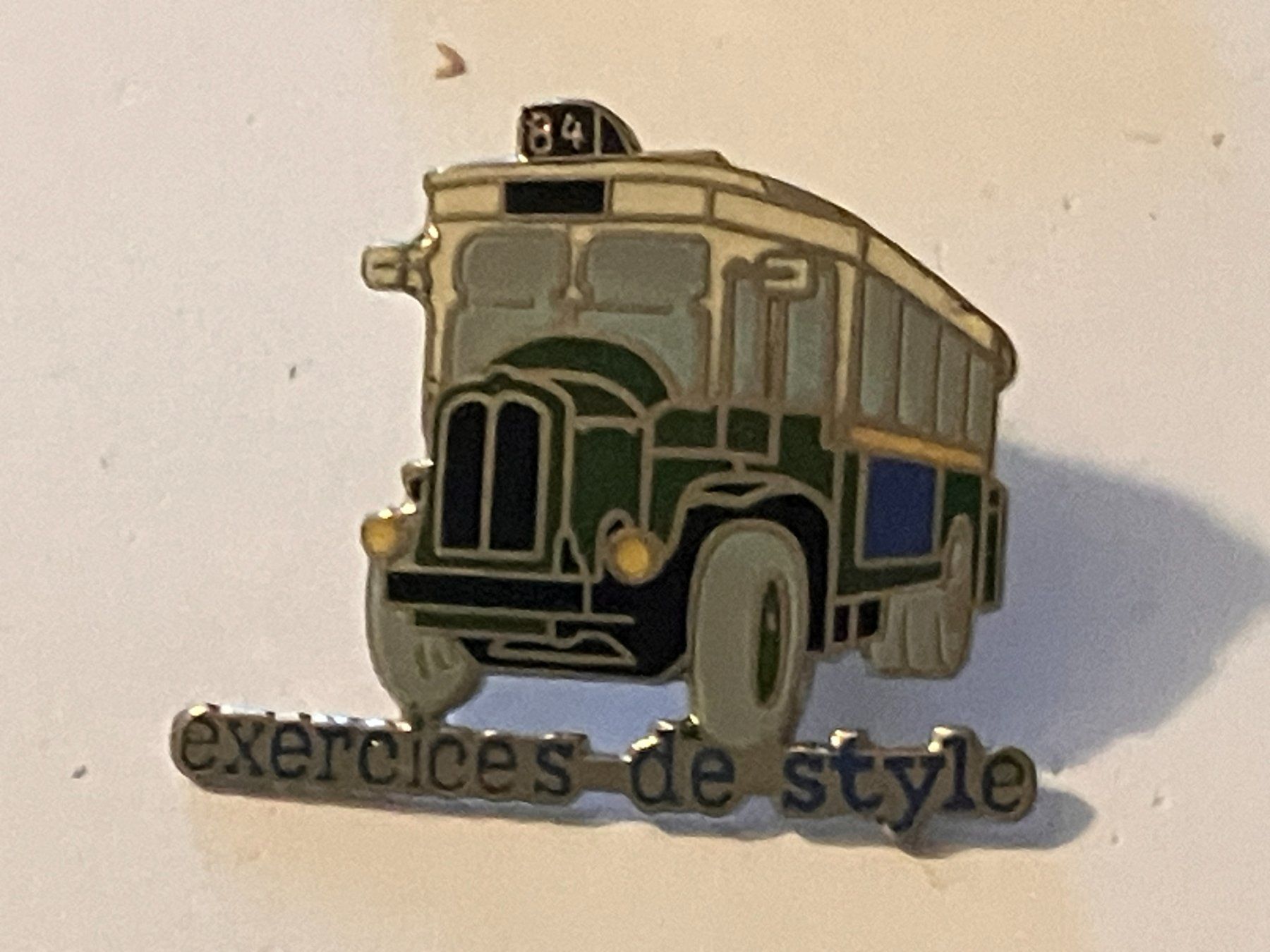 Plaketten & Abzeichen: 1 Pin Oldtimer Bus "exercices de style" – Gebraucht aus Basel von djwwpp