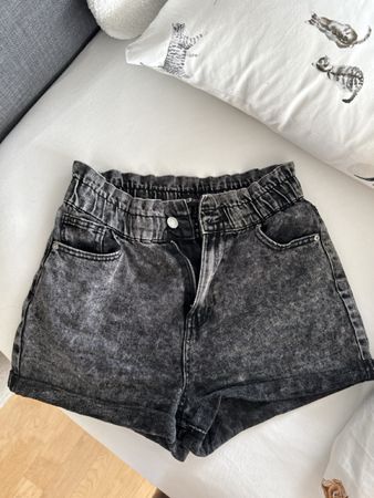 Jeansshorts FB Sister Damen Grösse S neuwertig