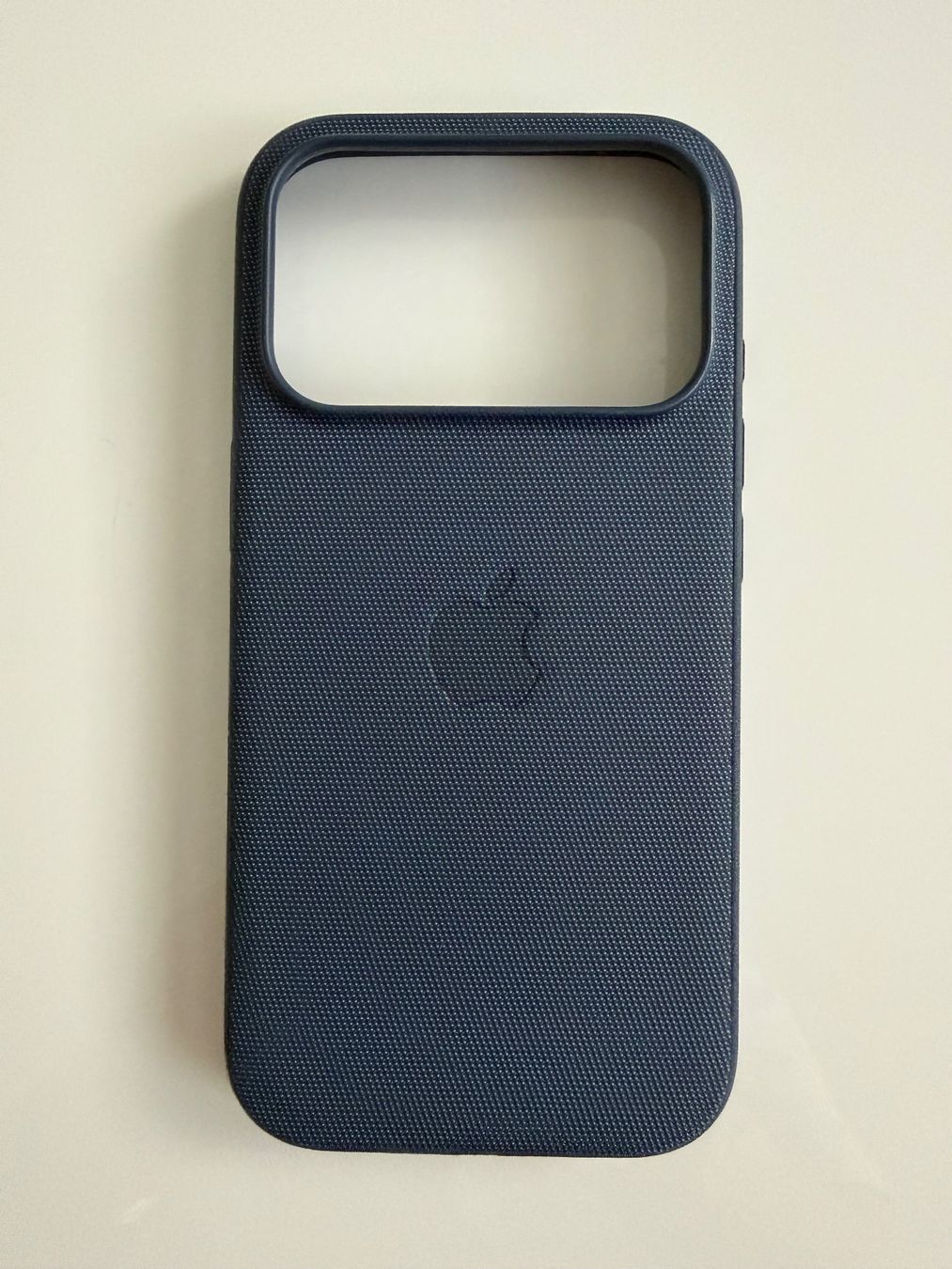Apple Cover & Protezioni schermo: TechWoven Case iPhone 17 pro Blau – Usato da Möhlin venduto da SabrinaRK86