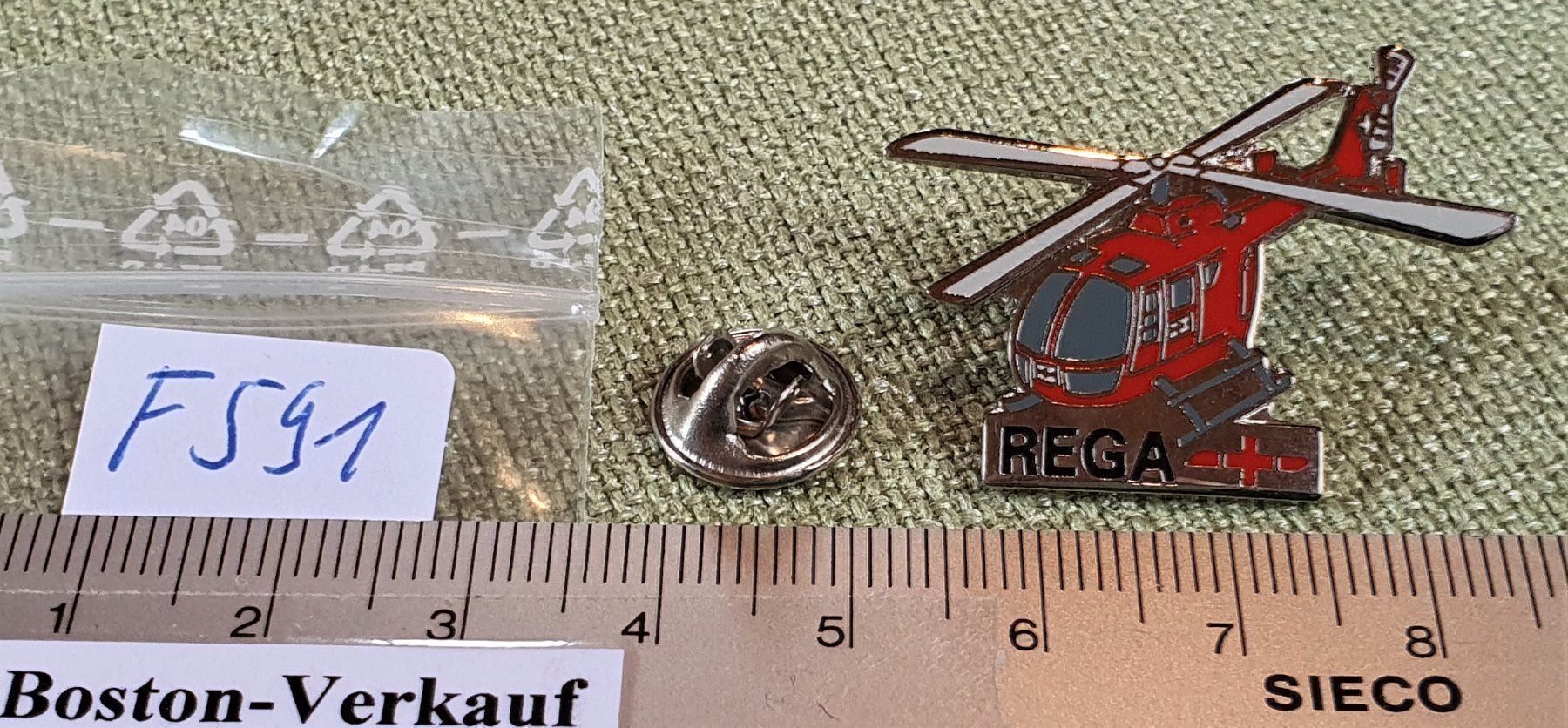 Rega Placchette & Badge: F591 - Pin Rega Helikopter Heli Schweiz – Usato da Reinach BL venduto da Boston-Verkauf 2