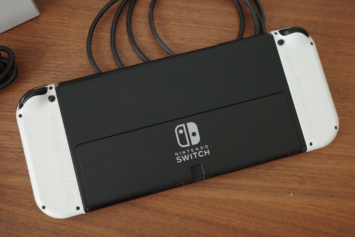 Nintendo Console: Nintendo Switch OLED – Neuwertiger Zustand – Usato da Kloten venduto da SpaceInvader 1