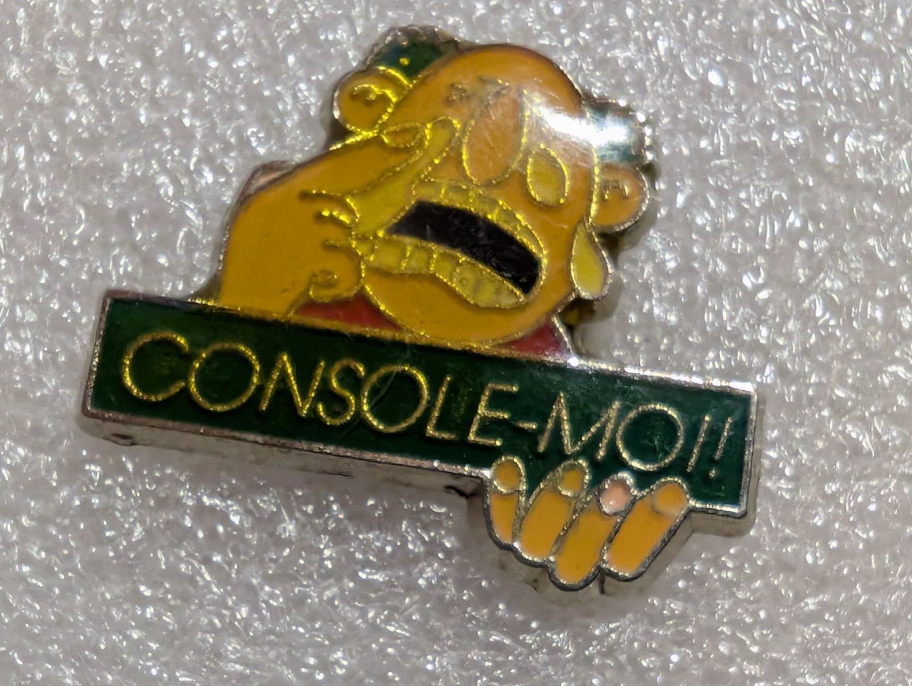 Placchette & Badge: Ansteckpin 147: Console Moi – Usato da Oppligen venduto da Pin-Fall-Shop