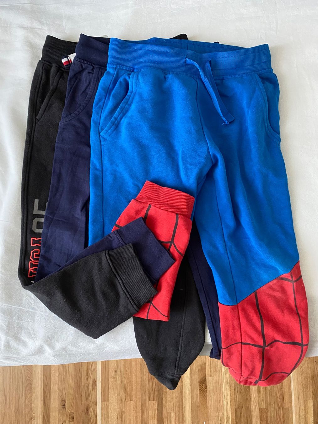 Pantaloni: Trainer Hosen 110/116 – Usato da Dübendorf venduto da son_hy5t 2
