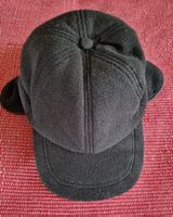 Schwarze Polar-Schirmmütze mit klappbarem Ohrenschutz