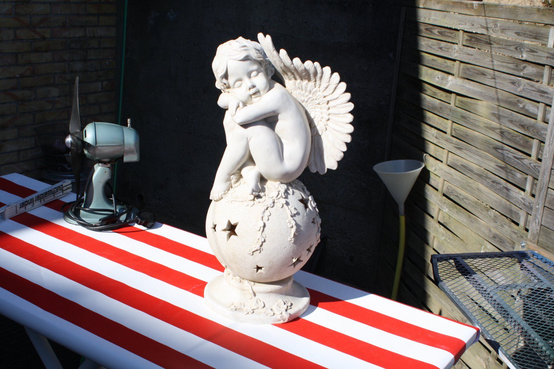 Statuette: ENGEL GROSSER SCHÖNER ENGEL AUF KUGEL – Usato da Wauwil venduto da Pneuedy 5