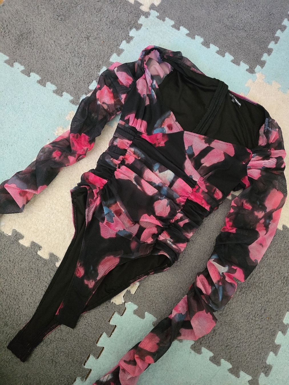 Tops: Body Blumenmuster, Grösse S – Neu (gemäss Beschreibung) aus Effretikon von Yanaa247