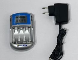 Varta Ladegerät f. Akkus AA/AAA + Netzteil, Top Zustand