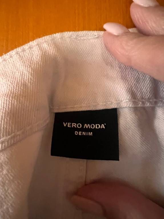 Jeans: Jeanshose Weiss - Vero Moda – D'occasion à Jegenstorf par Knuste 2
