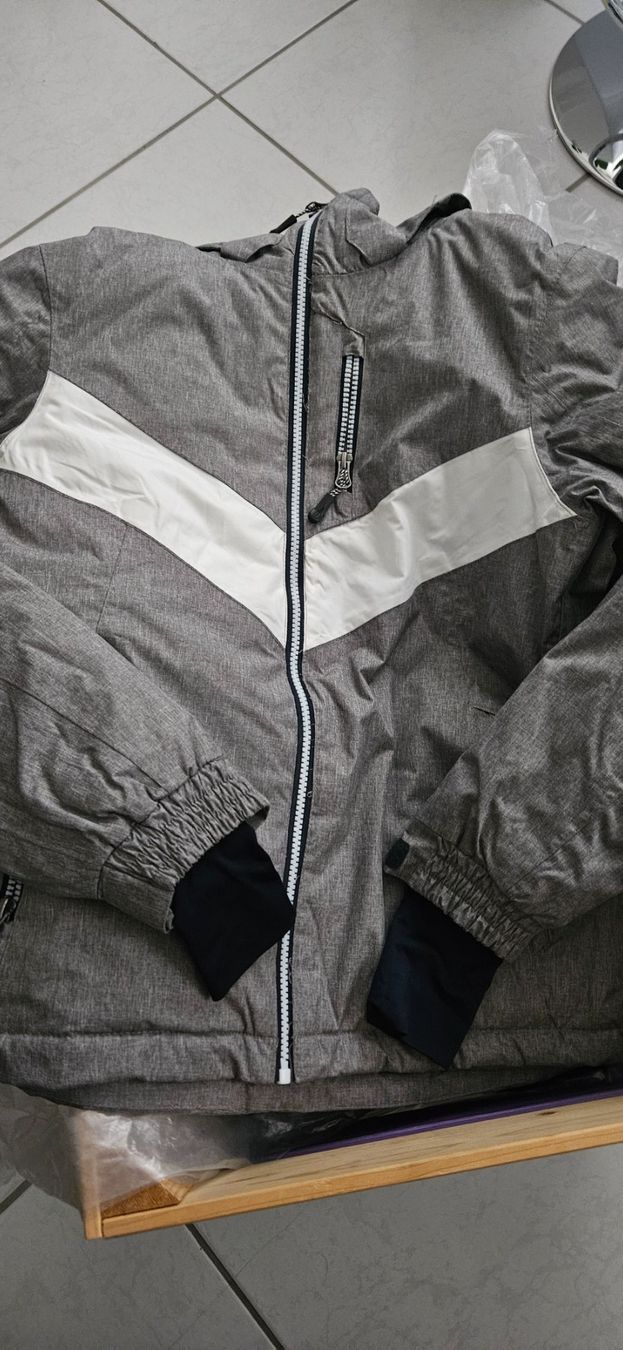 Giacche & Cappotti: Winterjacke gr. 36 (12 - 15j.) – Nuovo (secondo la descrizione) da Wohlen AG venduto da france19m 1