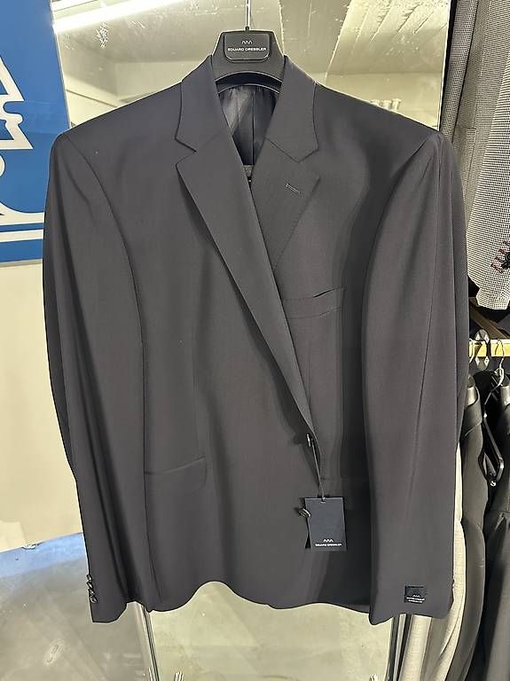 Lotti di vestiti: Kollektion Anzüge / Sakkos grosse Grössen – Usato da Mühlehorn venduto da Amadeostyle 2