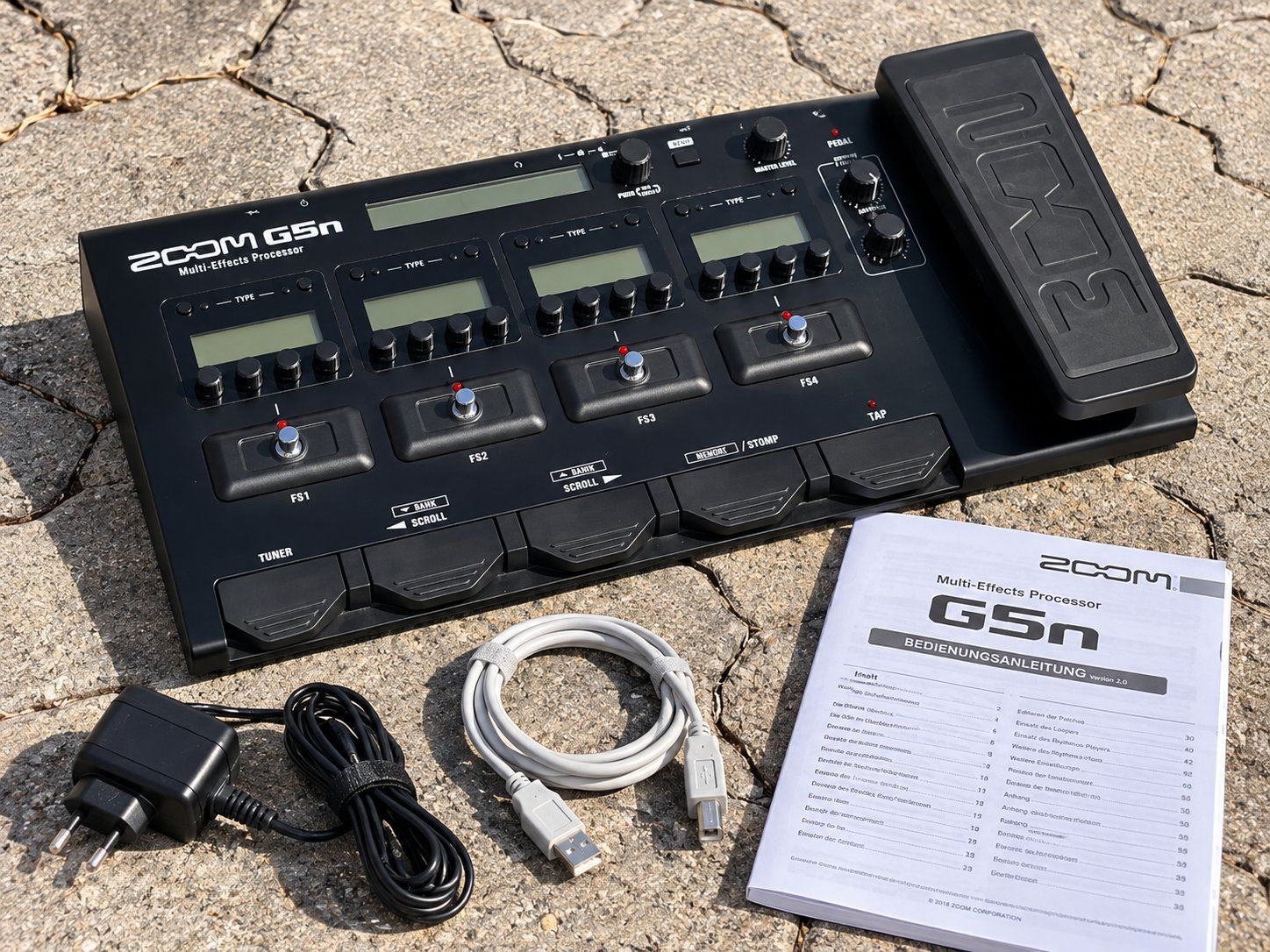Zoom Instruments de musique: ZOOM G5n Multi-Effects Processor + Netzteil, USB & Anleitung – D'occasion à Stettfurt par SandroEberle04 1