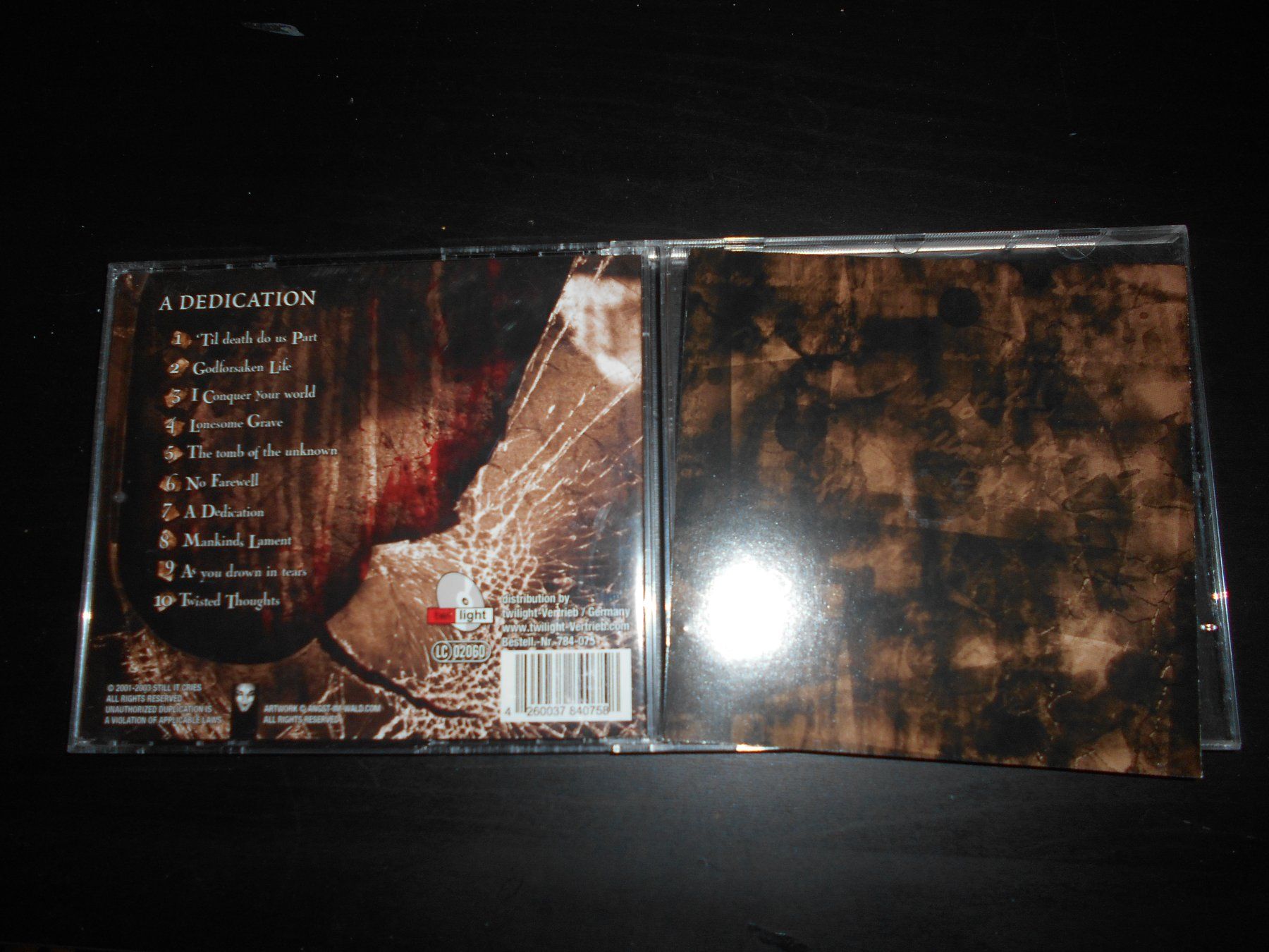 CD: Still It Cries – A Dedication / 2003 – Usato da Aarberg venduto da witchhunter01 1