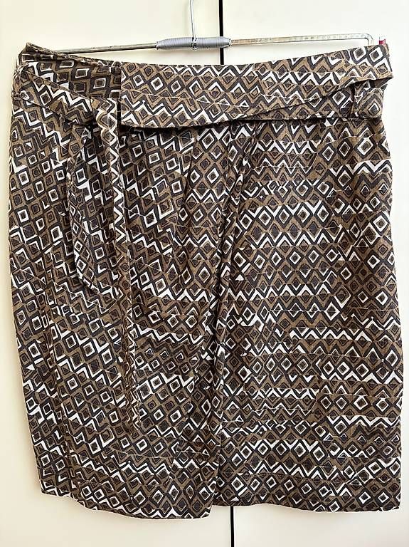 Max Mara Jupes: Gonna corta Weekend Max Mara – D'occasion à Solduno par Goodbiker