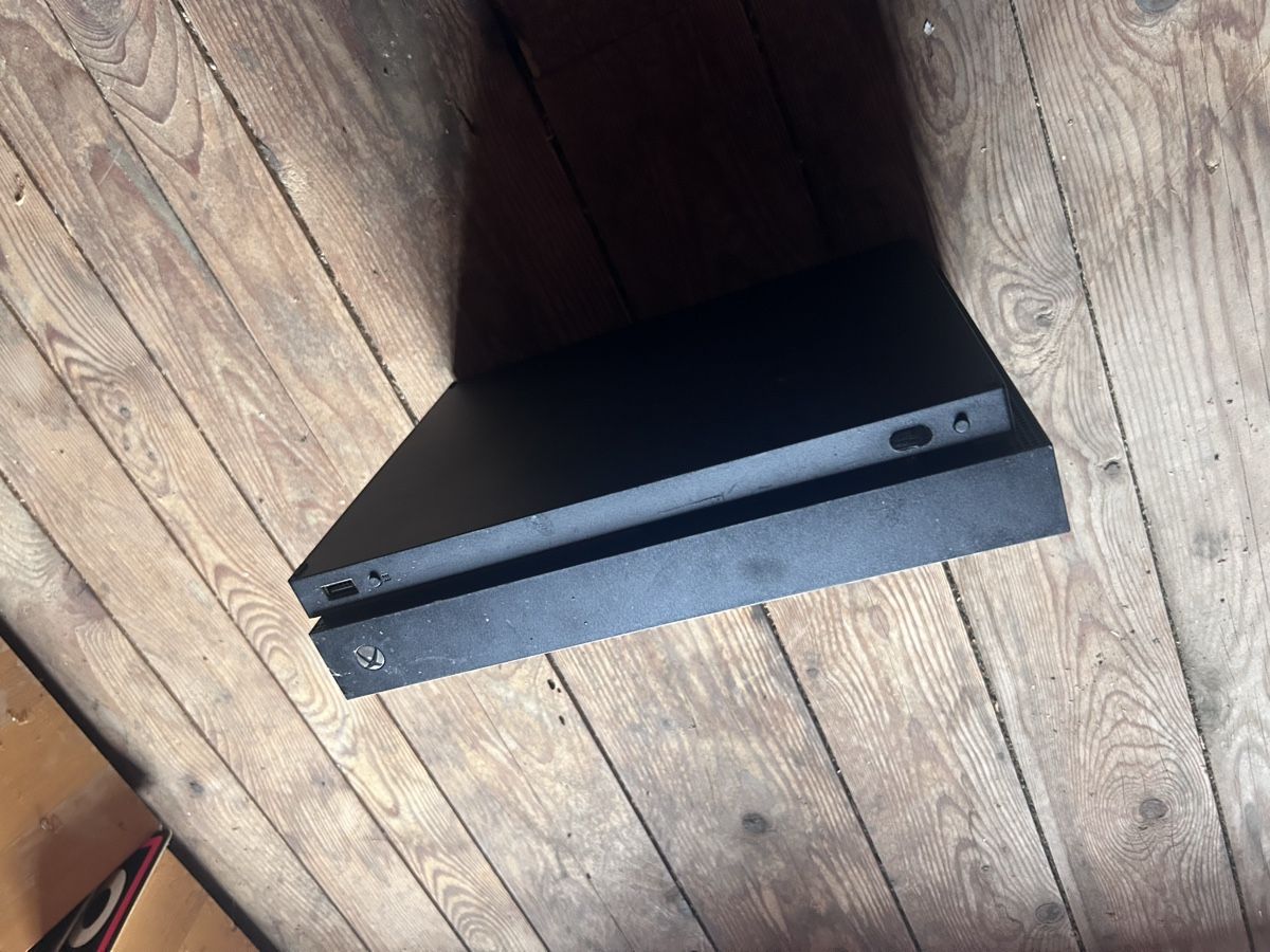 Microsoft Konsolen: XBOX One X – Gebraucht aus Huttwil von Pascal1234