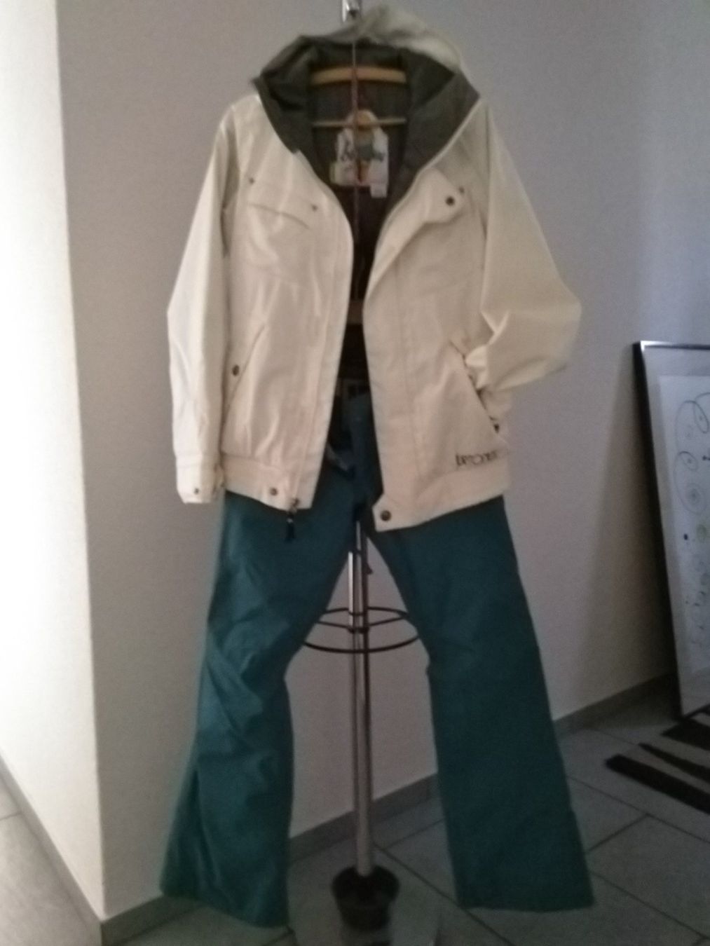 Burton Completi & Tailleur: Ski-/ Snowboard-Anzug – Usato da Rieden AG venduto da Galina11