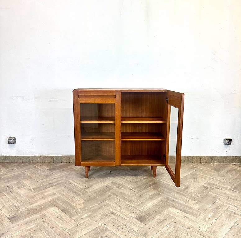 Vetrine: Mid Century dänische teak Vitrine – Usato da basel venduto da vintory.ch 2