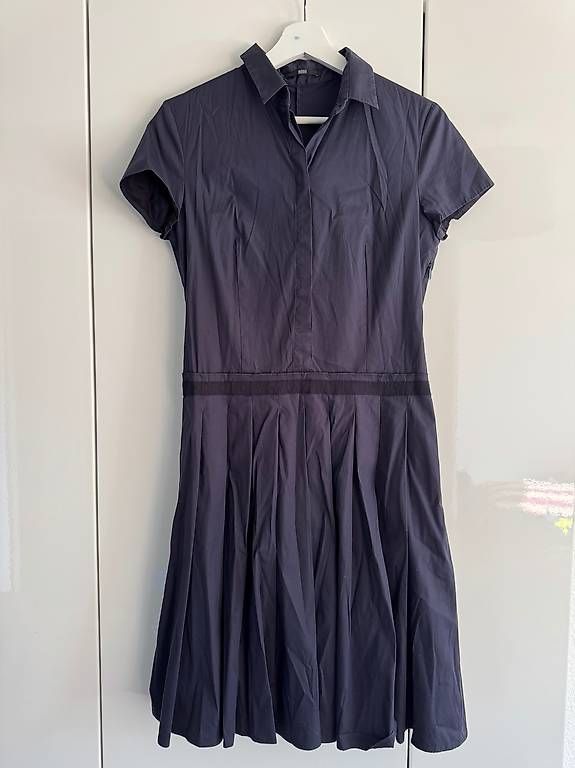 Hugo Boss Vestiti: Dunkelblaues Hugo Boss Kleid – Usato da Wädenswil venduto da theresa_soph