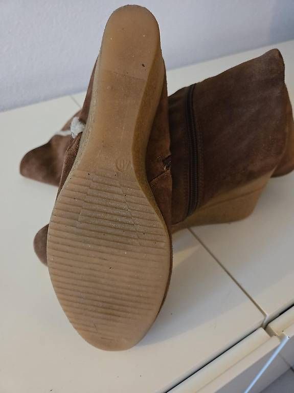 Damenschuhe: Braune Stiefel mit Fell – Gebraucht aus Wallisellen von led_dk26 3