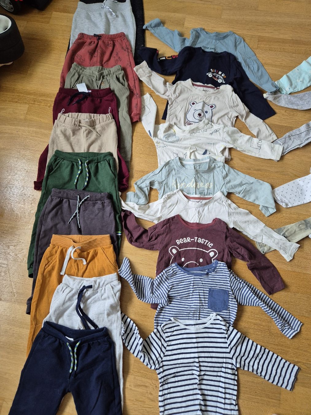 Lotti & Set di vestiti: Kleiderpaket junge winter/herbst 92 – Usato da Regensdorf venduto da iri_yjs7