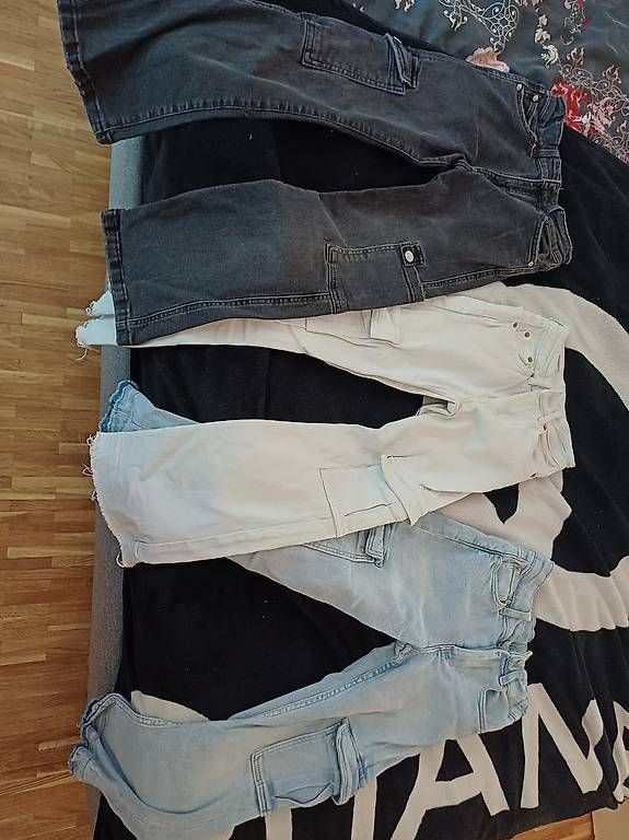 Lotti di vestiti: Vide dressing j'ai toutes mes tailles. – Usato da Lausanne venduto da RUBY.1990