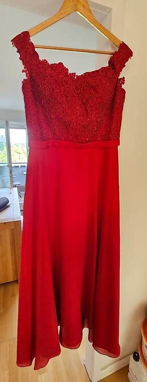 Kleider: Rotes, langes Abendkleid – Gebraucht aus Oberwil BL von Cla_Hu