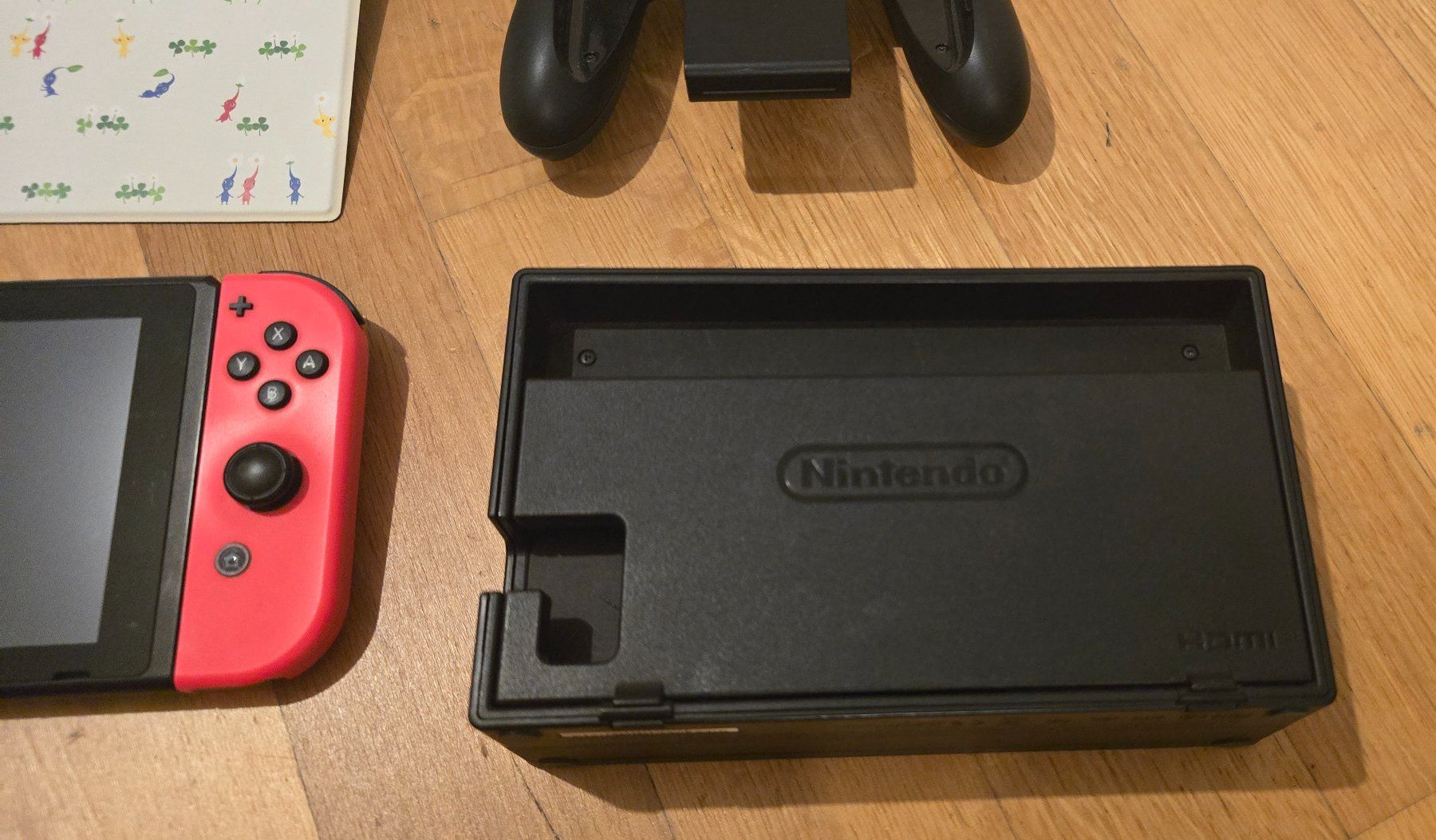 Nintendo Console: Console Nintendo Switch avec accessoires et étui Pikmin – Usato da Genève venduto da MariaS2 4