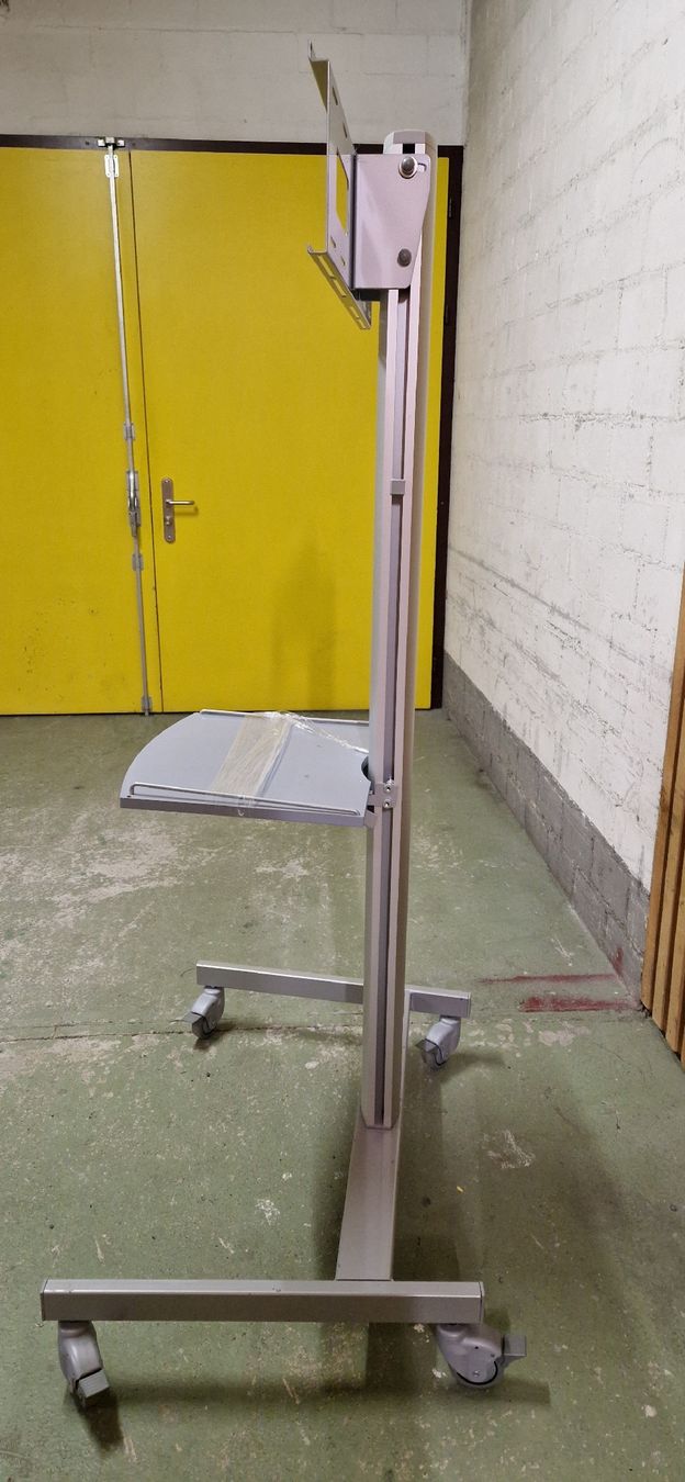 Supporti a parete: Mobiler TV-Ständer mit Ablage, stabil, höhenverstellbar – Usato da Niederlenz venduto da scotti2000 2