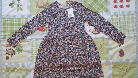 Neues Langarmkleid H&M Gr.122/128