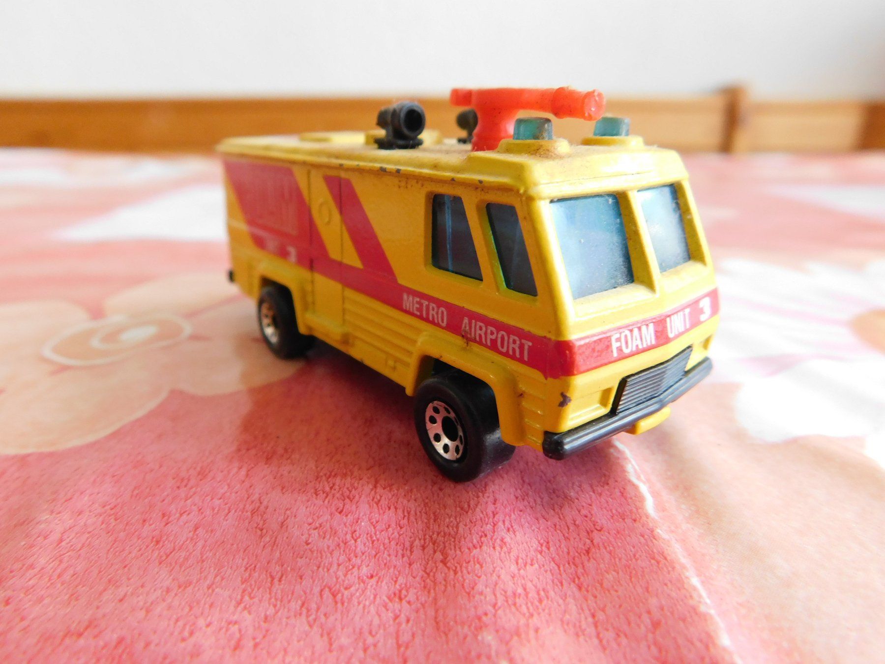 Matchbox Voitures modèles: Matchbox Flugfeldlöschfahrzeug – D'occasion à Strengelbach par Wedi73 4