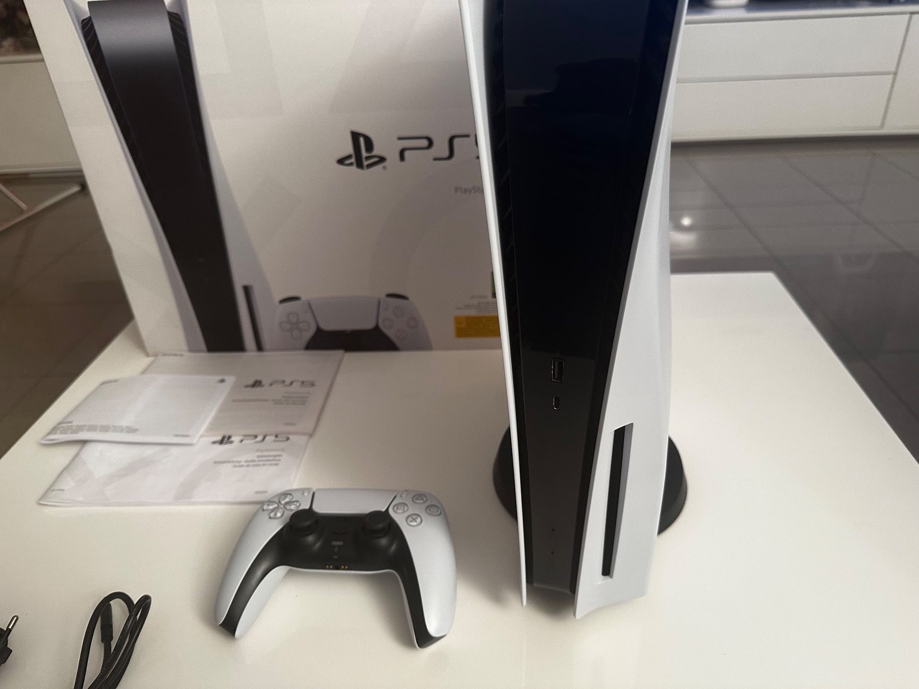Sony Console: Playstation 5 console con lettore disco – Usato da Caslano venduto da spett68 2