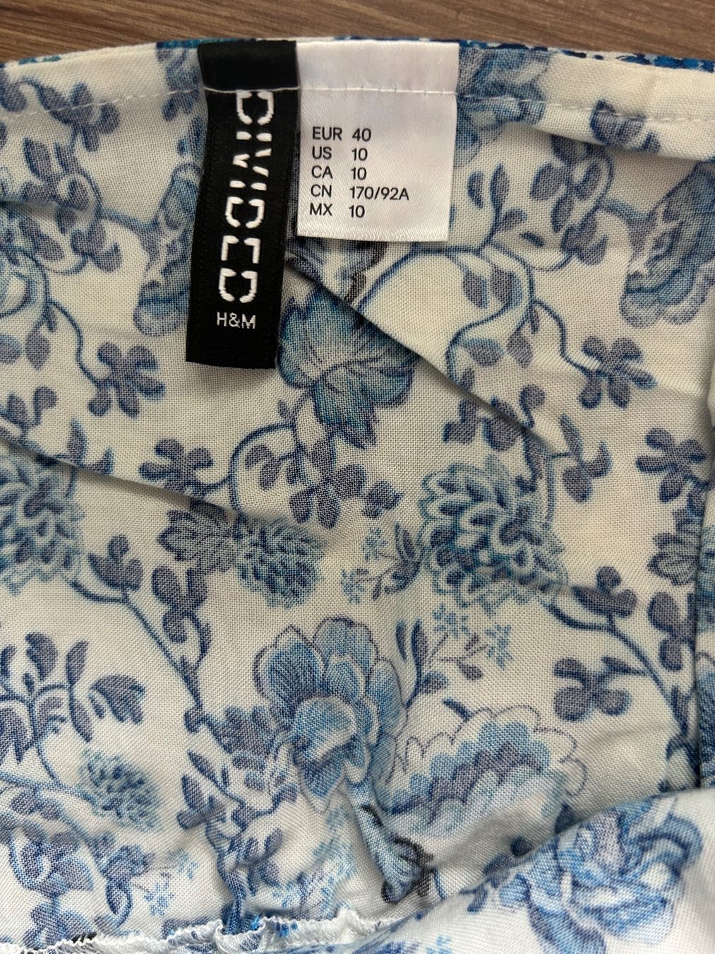 H&M Vestiti & Gonne: Kleid mit Volants H&M Divided – Usato da Hergiswil NW venduto da lar_zkp7 2