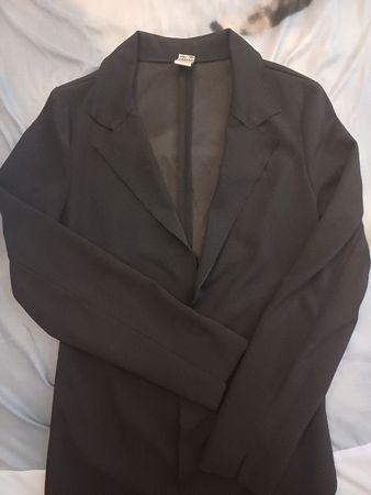 Elegant jacket without buttons