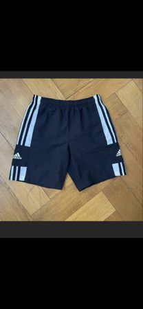 Adidas Shorts schwarz mit weissen Streifen Grösse 164