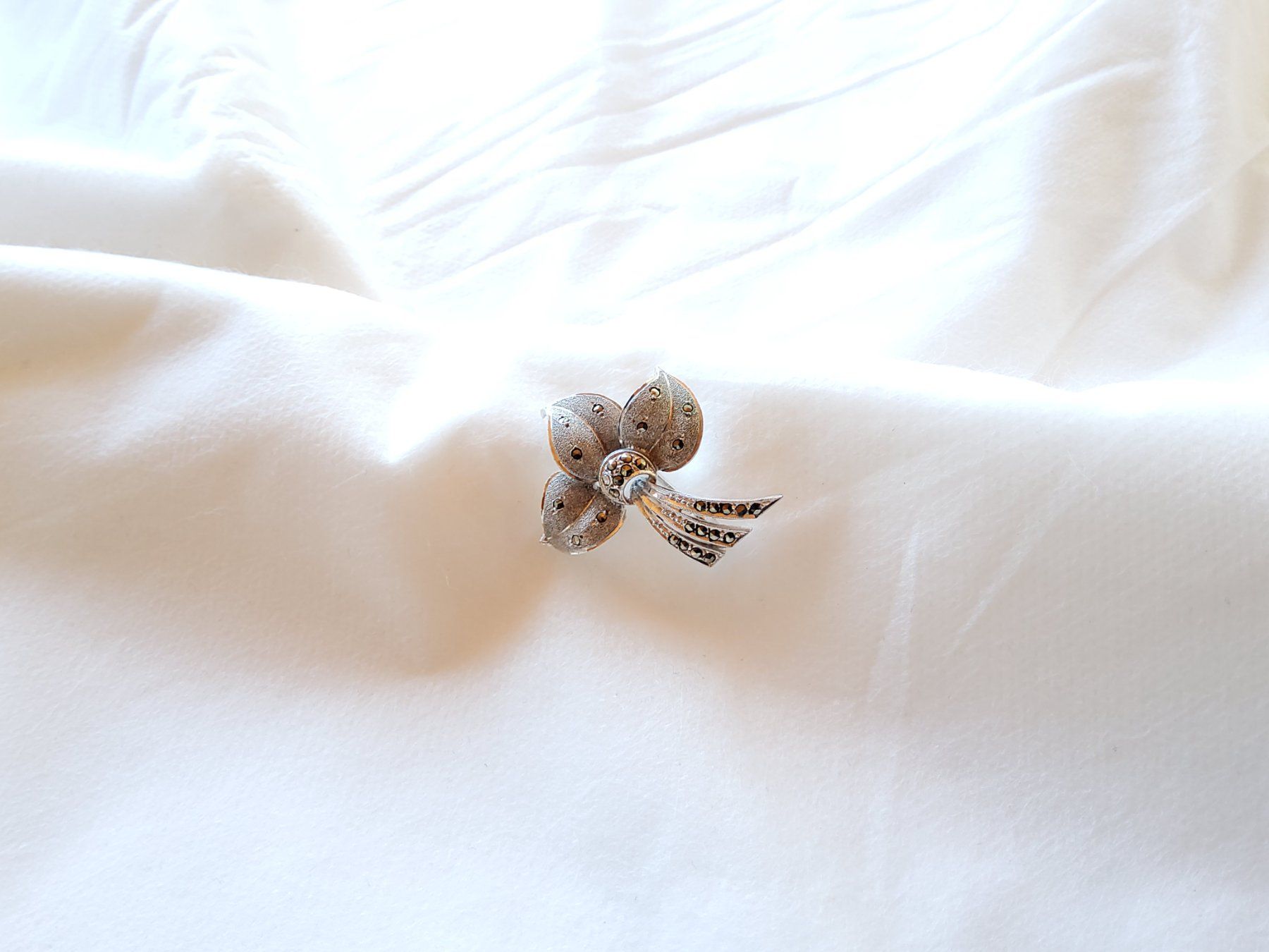 Spille & Fermagli: Ancienne broche en argent 800 – Usato da Malleray venduto da lafoirfouille 6