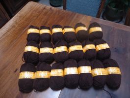 19 pelotes de laine Heyd Komet marron